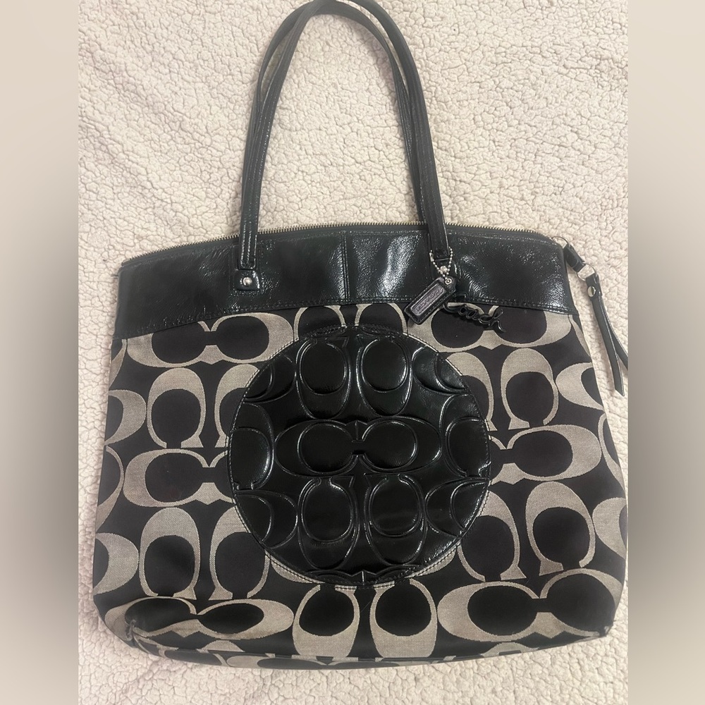 SOLD❤️ COACH Laura Signature Logo Zip Tote Bag Patent Leather w/ Charm Black - Picture 1 of 13